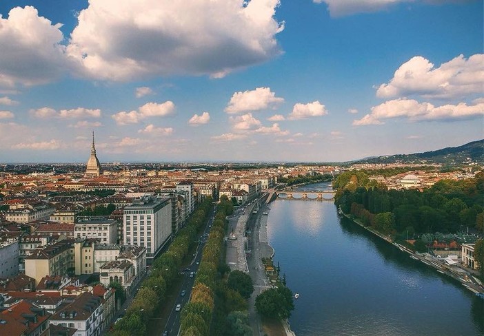 Panorama di Torino con Mole e Po in primo piano