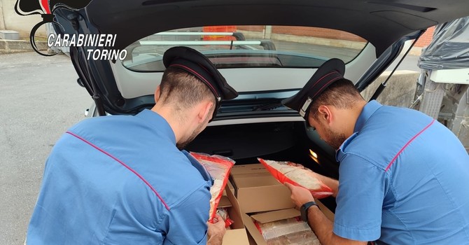 Venaria Reale, dipendenti di un pastificio sottraevano confezioni di Grana Padano per rivenderlo: denunciati