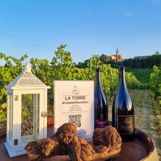 Castel Rocchero (AT): la Cantina La Torre propone due serate speciali in vigna, immerse nella magica atmosfera della natura, della musica, dei racconti e della buona cucina abbinata a ottimi vini.