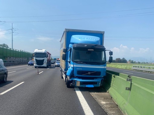 Camion va a sbattere, tra corso Regina Margherita e Venaria: traffico in tilt sulla tangenziale