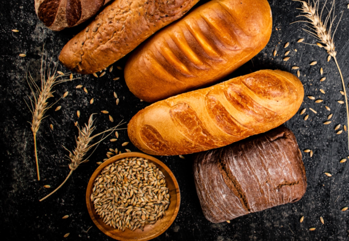 Tanti tipi di pane sul tavolo