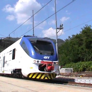 Da Asti all'aeroporto di Caselle in treno, ma il servizio salta le stazioni di Rebaudengo e Venaria Rigola