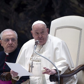 Papa in lieve miglioramento, Vaticano “Buona risposta alla terapia”