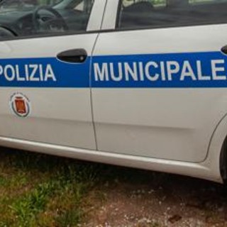 Spari a salve durante dimostrazione Vigili urbani a scuola, scoppia polemica a Palermo