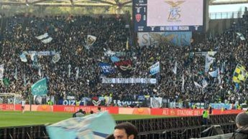 All'Olimpico striscione tifosi Lazio: &quot;Onore ai martiri delle Foibe&quot;