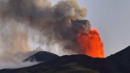 Etna, nuova colata lavica. Ingv: &quot;Modesta attività esplosiva&quot;