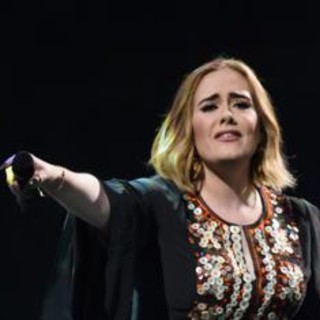 Adele si commuove a Las Vegas: &quot;Mi mancherete terribilmente&quot;