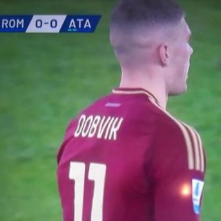 Roma, clamoroso errore: sbagliato il nome sulla maglia di Dovbyk