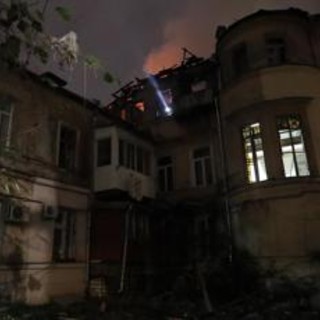 Massiccio attacco con droni su Odessa, incendi e un morto nella città ucraina